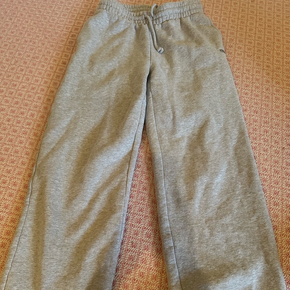 Aritzia boyfriend wide sweatpants